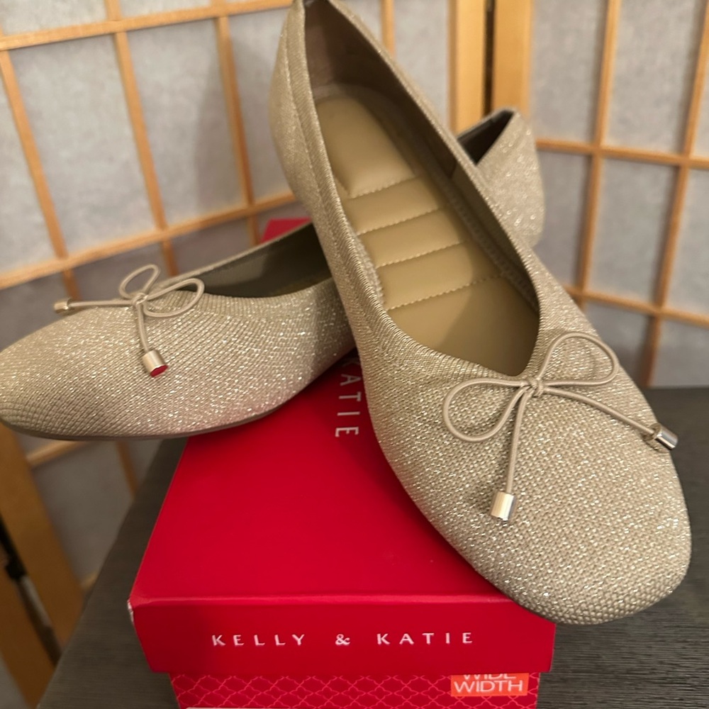 Kelly & Katie Silver Flats with Bow Detail